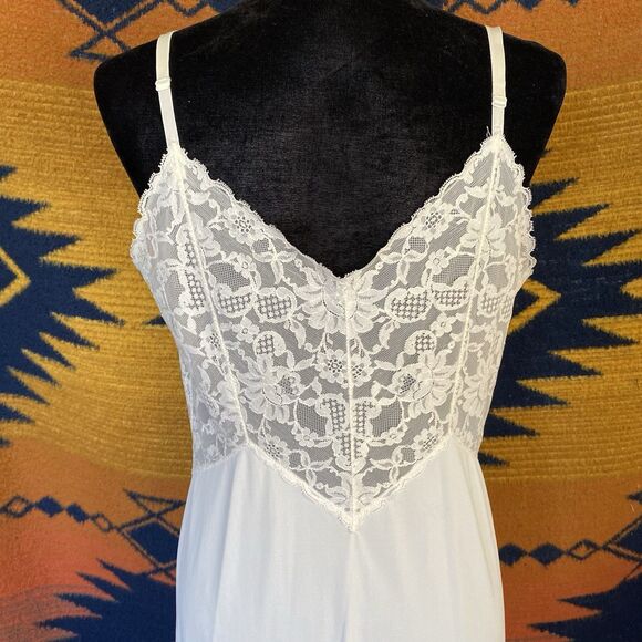 Vtg Vanity Fair White Nylon Full Slip/Dress Lingerie Lace top Lace Hem Sz 38 - Picture 4 of 16
